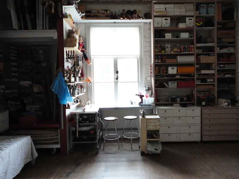 working space under the window in the atelier.