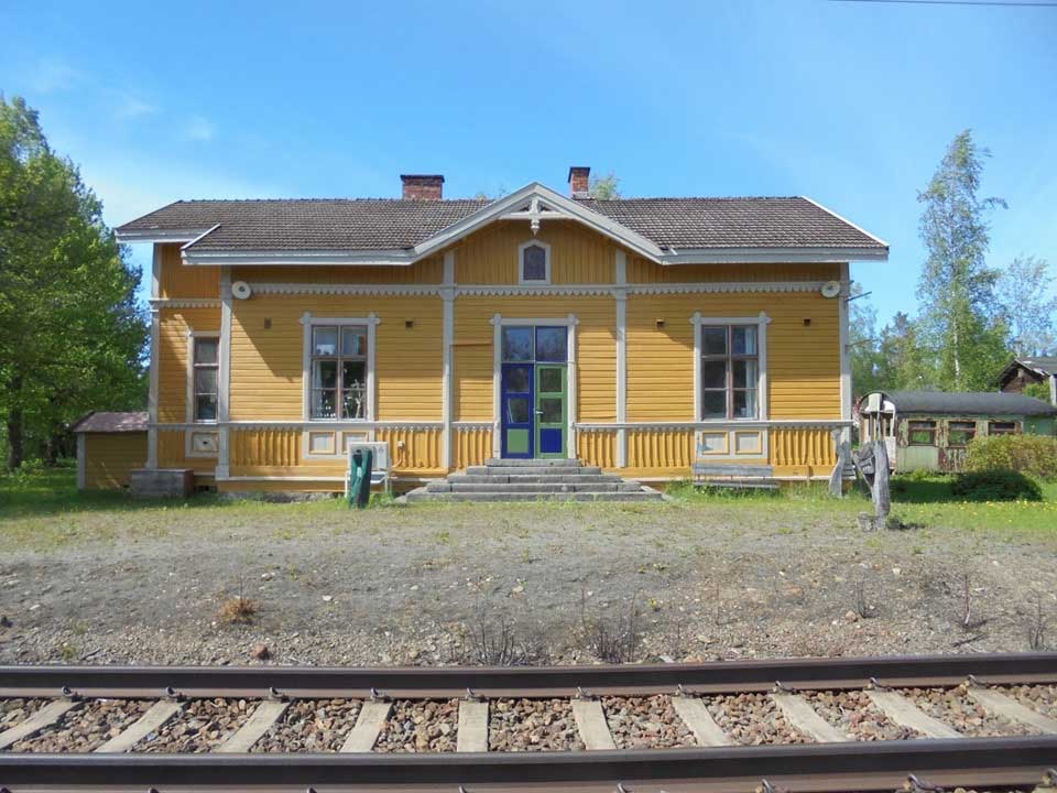 Front side of the old railway station in Hiirola in 2019